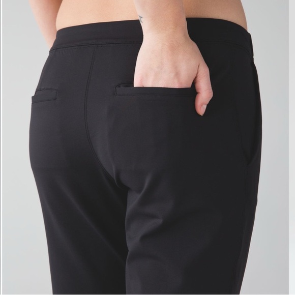 lululemon athletica Pants - Lululemon Jet Crop *Luxtreme
Black size 8